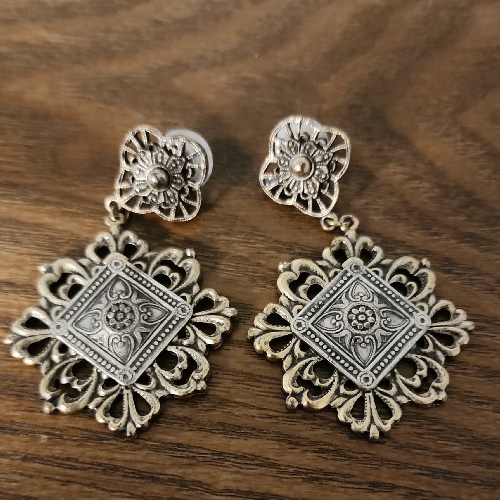 Elegant Silver Floral Earrings